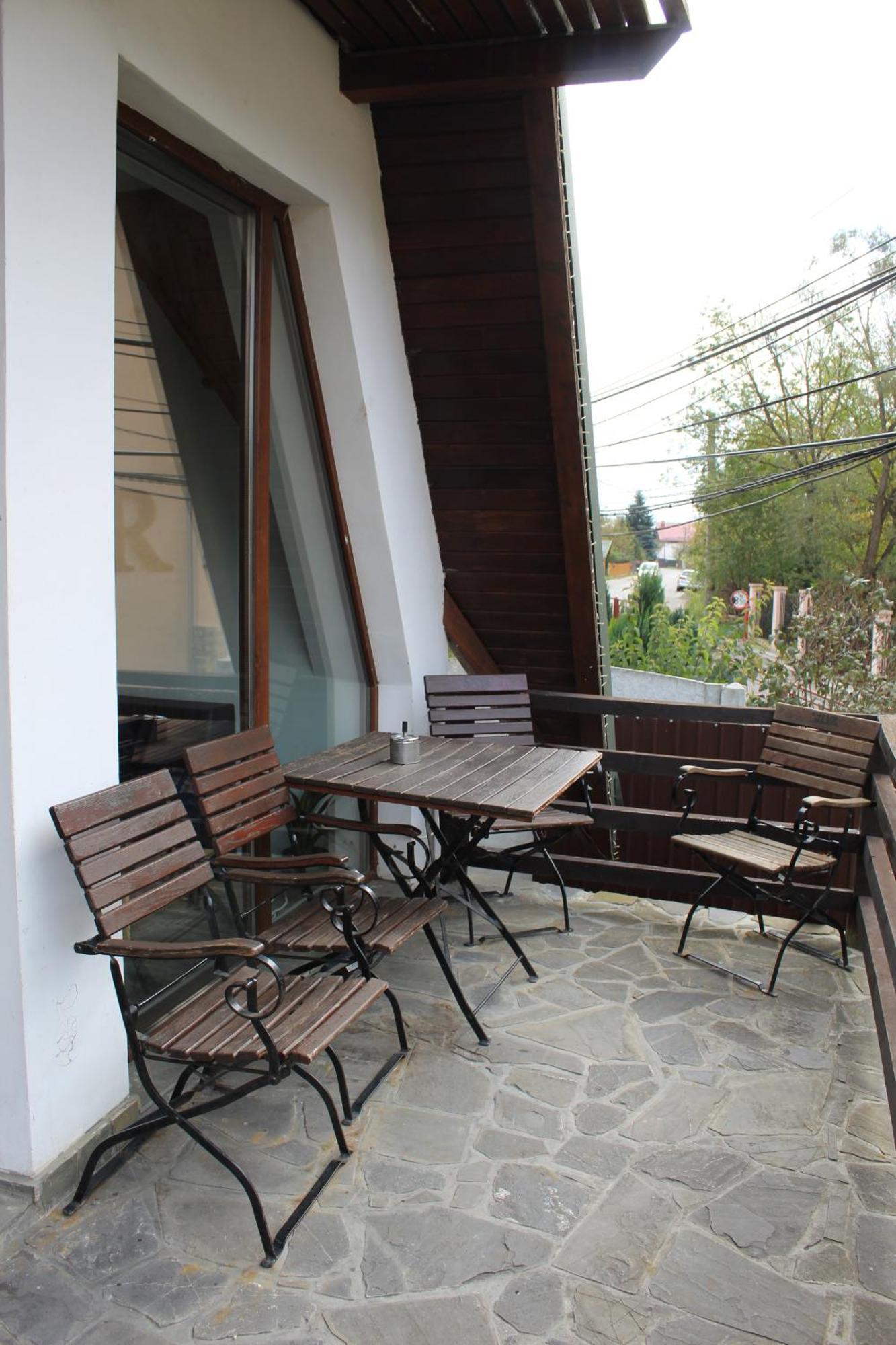Vila Florilor Busteni Luaran gambar
